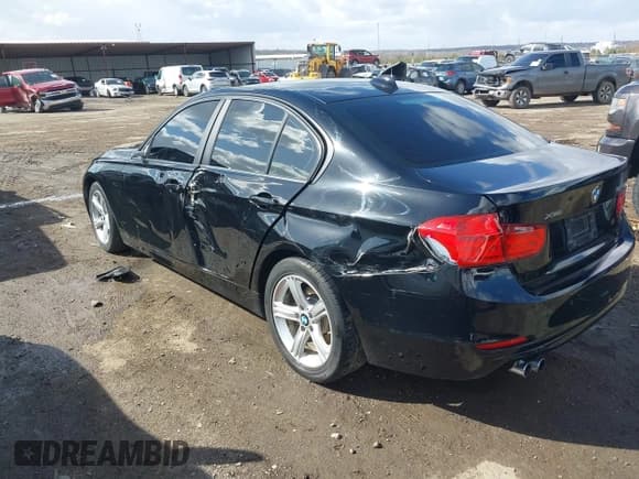 ✅ 2015 BMW 3 Series 328i xDrive • VIN: WBA3B5G56FNS20581 • Lot: 41692014. Wystawiony na IAAI z przebiegiem 196 609 mil. Bezpłatny archiwum sprzedaży aukcyjnych z USA i szczegółowy raport historii pojazdu na DreamBid. Zdjęcie 3.