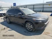 ✅ 2024 Toyota Corolla Cross XLE • VIN: 7MUDAAAG4RV090981 • Lot: 70227335. Wystawiony na Copart z przebiegiem 4 165 mil. Bezpłatny archiwum sprzedaży aukcyjnych z USA i szczegółowy raport historii pojazdu na DreamBid. Zdjęcie 4.