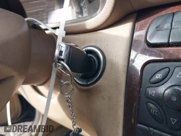 ✅ 2001 Mercedes-Benz C 320 • VIN: WDBRF64JX1F076513 • Lot: 43872207. Wystawiony na IAAI z przebiegiem 134 609 mil. Bezpłatny archiwum sprzedaży aukcyjnych z USA i szczegółowy raport historii pojazdu na DreamBid. Zdjęcie 11.