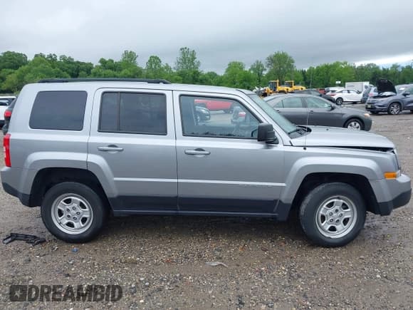✅ 2017 Jeep Patriot Sport SE • VIN: 1C4NJRBB8HD122051 • Lot: 42274843. Listed on IAAI with 63,122 mi. Free auction sales archive from the USA and detailed vehicle history report at DreamBid. Image 13.