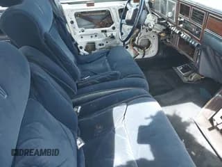 ✅ 1988 Lincoln Town Car • VIN: 1LNBM82F0JY831820 • Lot: 41886140. Listed on IAAI with 26,036 mi. Free auction sales archive from the USA and detailed vehicle history report at DreamBid. Image 5.