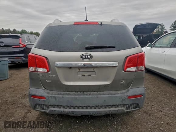 ✅ 2012 Kia Sorento LX • VIN: 5XYKTDA68CG286253 • Лот: 94152025. Опубликован ранее на Copart с пробегом 193 621 миль. Бесплатный доступ к архиву аукционных продаж из США и подробный отчёт об истории автомобиля на DreamBid. Изображение 6.