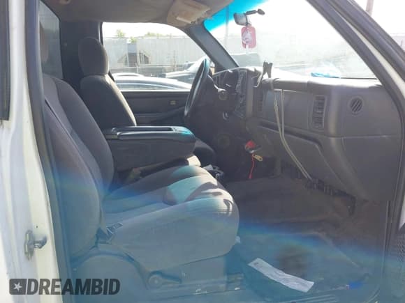 ✅ 2007 Chevrolet Silverado 2500HD Work Truck • VIN: 1GCHC24U07E139478 • Lot: 42066015. Wystawiony na IAAI z przebiegiem Nie podano. Bezpłatny archiwum sprzedaży aukcyjnych z USA i szczegółowy raport historii pojazdu na DreamBid. Zdjęcie 8.