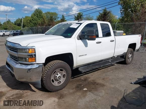 2017 Chevrolet Silverado 2500HD Work Truck z VIN 1GC2KUEG0HZ371764, wystawiony jako IAAI lot #43099863 z przebiegiem 137 667 mil mil oraz . Historia ofert i sprzedaży dostępna na DreamBid. Obrazek 17.