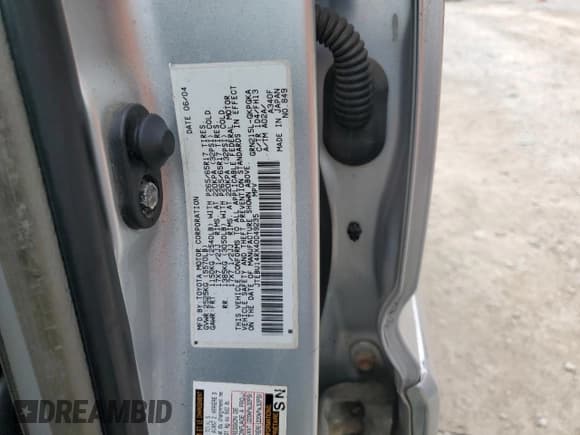 ✅ 2004 Toyota 4Runner SR5 • VIN: JTEBU14RX40049235 • Lot: 83823435. Wystawiony na Copart z przebiegiem 166 388 mil. Bezpłatny archiwum sprzedaży aukcyjnych z USA i szczegółowy raport historii pojazdu na DreamBid. Zdjęcie 13.