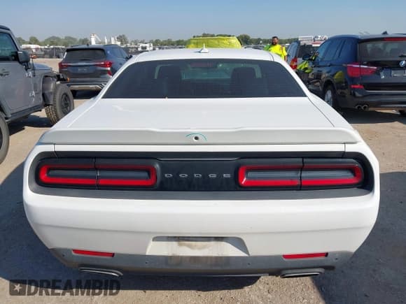 ✅ 2015 Dodge Challenger SXT Plus • VIN: 2C3CDZBGXFH715876 • Lot: 43335515. Wystawiony na IAAI z przebiegiem 134 881 mil. Bezpłatny archiwum sprzedaży aukcyjnych z USA i szczegółowy raport historii pojazdu na DreamBid. Zdjęcie 16.