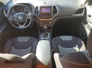 ✅ 2014 Jeep Cherokee Latitude • VIN: 1C4PJLCS2EW322525 • Lot: 82632995. Wystawiony na Copart z przebiegiem 78 900 mil. Bezpłatny archiwum sprzedaży aukcyjnych z USA i szczegółowy raport historii pojazdu na DreamBid. Zdjęcie 8.