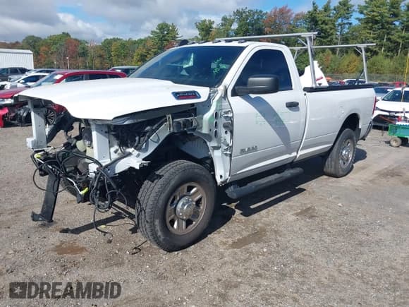 ✅ 2022 Ram 2500 Tradesman • VIN: 3C6MR5AJ3NG139397 • Lot: 43267574. Wystawiony na IAAI z przebiegiem 36 655 mil. Bezpłatny archiwum sprzedaży aukcyjnych z USA i szczegółowy raport historii pojazdu na DreamBid. Zdjęcie 23.