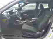 2017 Hyundai Veloster z VIN KMHTC6AD9HU316618, wystawiony jako Copart lot #70060254 z przebiegiem 76 823 mil mil oraz Czysty tytuł • Clean title. Historia ofert i sprzedaży dostępna na DreamBid. Obrazek 7.