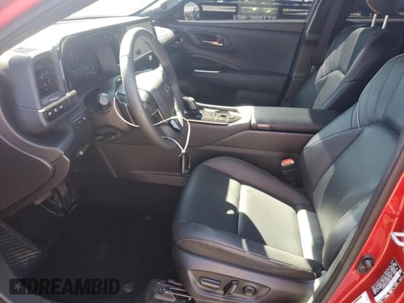 ✅ 2025 Toyota Crown XLE • VIN: JTDACAAJ4S3002148 • Lot: 70346725. Listed on Copart with 15,534 mi. Free auction sales archive from the USA and detailed vehicle history report at DreamBid. Image 7.