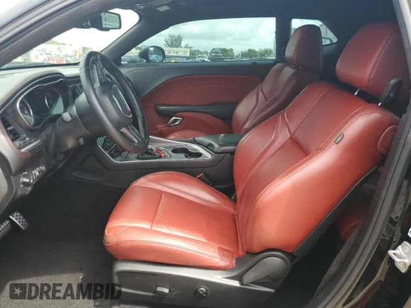 ✅ 2021 Dodge Challenger SXT • VIN: 2C3CDZAG2MH606813 • Lot: 69441064. Wystawiony na Copart z przebiegiem 30 727 mil. Bezpłatny archiwum sprzedaży aukcyjnych z USA i szczegółowy raport historii pojazdu na DreamBid. Zdjęcie 7.