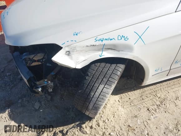 ✅ 2013 Mercedes-Benz E 350 • VIN: WDDKK5KF4DF209140 • Lot: 41829168. Listed on IAAI with 100,548 mi. Free auction sales archive from the USA and detailed vehicle history report at DreamBid. Image 6.