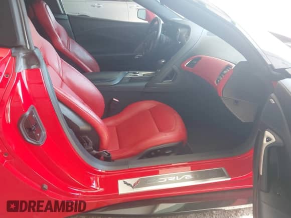 2014 Chevrolet Corvette Z51 3LT z VIN 1G1YM3D76E5135289, wystawiony jako IAAI lot #43080339 z przebiegiem Nie podano mil oraz . Historia ofert i sprzedaży dostępna na DreamBid. Obrazek 5.