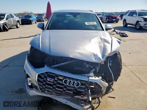 ✅ 2022 Audi SQ5 Premium Plus • VIN: WA1B4AFY1N2138667 • Лот: 46822365. Опубликован ранее на Copart с пробегом Не указан. Бесплатный доступ к архиву аукционных продаж из США и подробный отчёт об истории автомобиля на DreamBid. Изображение 5.