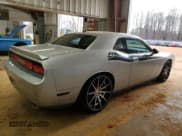 ✅ 2009 Dodge Challenger R/T • VIN: 2B3LJ54T89H617152 • Lot: 43957805. Wystawiony na Copart z przebiegiem 215 445 mil. Bezpłatny archiwum sprzedaży aukcyjnych z USA i szczegółowy raport historii pojazdu na DreamBid. Zdjęcie 3.