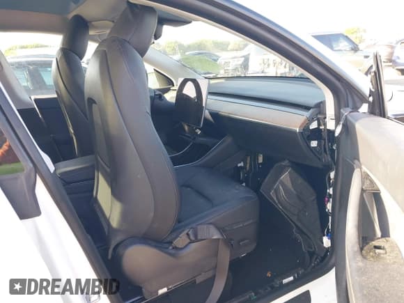 ✅ 2021 Tesla Model Y Standard Range • VIN: 5YJYGDED3MF103650 • Lot: 41726278. Wystawiony na IAAI z przebiegiem Nie podano. Bezpłatny archiwum sprzedaży aukcyjnych z USA i szczegółowy raport historii pojazdu na DreamBid. Zdjęcie 5.