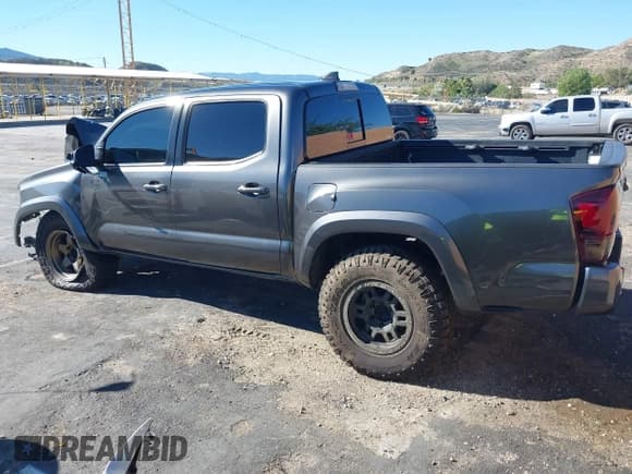 ✅ 2017 Toyota Tacoma TRD Sport • VIN: 3TMAZ5CN7HM033780 • Lot: 43770906. Listed on IAAI with Not provided. Free auction sales archive from the USA and detailed vehicle history report at DreamBid. Image 15.