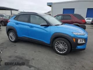 ✅ 2019 Hyundai Kona SEL • VIN: KM8K22AA4KU330866 • Лот: 66714064. Опубликован ранее на Copart с пробегом 61 376 миль. Бесплатный доступ к архиву аукционных продаж из США и подробный отчёт об истории автомобиля на DreamBid. Изображение 4.