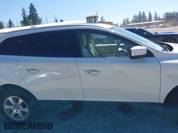 ✅ 2012 Volvo XC60 PZEV • VIN: YV4940DZXC2253143 • Lot: 42713932. Wystawiony na IAAI z przebiegiem 132 901 mil. Bezpłatny archiwum sprzedaży aukcyjnych z USA i szczegółowy raport historii pojazdu na DreamBid. Zdjęcie 13.
