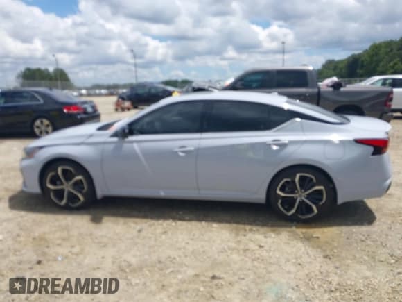 ✅ 2023 Nissan Altima SR • VIN: 1N4BL4CV9PN402391 • Лот: 42992373. Опубликован ранее на IAAI с пробегом 19 112 миль. Бесплатный доступ к архиву аукционных продаж из США и подробный отчёт об истории автомобиля на DreamBid. Изображение 14.