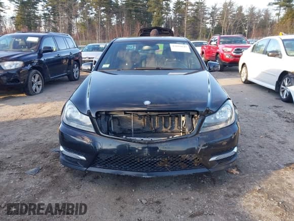 ✅ 2013 Mercedes-Benz C 300 Sport • VIN: WDDGF8AB1DR280823 • Lot: 43692645. Listed on IAAI with 170,469 mi. Free auction sales archive from the USA and detailed vehicle history report at DreamBid. Image 13.