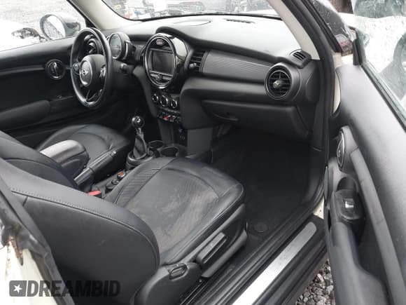 ✅ 2018 MINI Hardtop Cooper • VIN: WMWXP5C56J2D71961 • Lot: 41933887. Listed on IAAI with 53,434 mi. Free auction sales archive from the USA and detailed vehicle history report at DreamBid. Image 5.