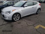 ✅ 2017 Hyundai Veloster • VIN: KMHTC6AD2HU321868 • Lot: 79083584. Wystawiony na Copart z przebiegiem 105 528 mil. Bezpłatny archiwum sprzedaży aukcyjnych z USA i szczegółowy raport historii pojazdu na DreamBid. Zdjęcie 1.