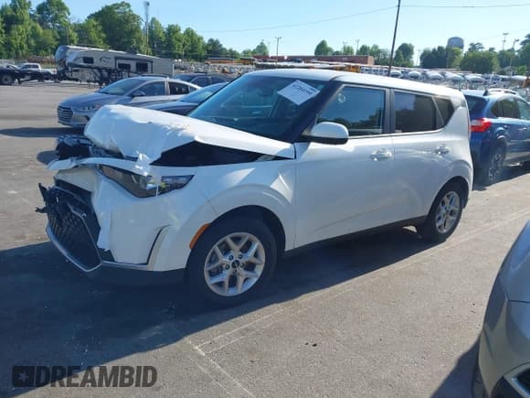 ✅ 2024 Kia Soul LX • VIN: KNDJ23AU6R7914131 • Lot: 42204199. Wystawiony na IAAI z przebiegiem 13 222 mil. Bezpłatny archiwum sprzedaży aukcyjnych z USA i szczegółowy raport historii pojazdu na DreamBid. Zdjęcie 17.