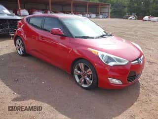 2013 Hyundai Veloster w/Black Int z VIN KMHTC6AD3DU099707, wystawiony jako IAAI lot #43076379 z przebiegiem 128 517 mil mil oraz . Historia ofert i sprzedaży dostępna na DreamBid. Obrazek 1.