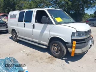 ✅ 2020 Chevrolet Express Cargo • VIN: 1GCWGAFG8L1213955 • Lot: 43087101. Wystawiony na IAAI z przebiegiem 161 890 mil. Bezpłatny archiwum sprzedaży aukcyjnych z USA i szczegółowy raport historii pojazdu na DreamBid. Zdjęcie 1.