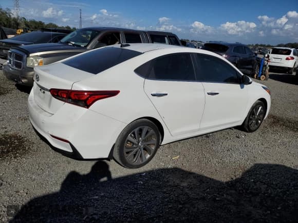 ✅ 2018 Hyundai Accent Limited • VIN: 3KPC34A33JE034558 • Лот: 45237255. Опубликован ранее на Copart с пробегом 18 054 миль. Бесплатный доступ к архиву аукционных продаж из США и подробный отчёт об истории автомобиля на DreamBid. Изображение 3.