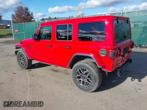 ✅ 2025 Jeep Wrangler Sahara • VIN: 1C4PJXEN5SW568740 • Lot: 43606846. Wystawiony na IAAI z przebiegiem 11 039 mil. Bezpłatny archiwum sprzedaży aukcyjnych z USA i szczegółowy raport historii pojazdu na DreamBid. Zdjęcie 3.