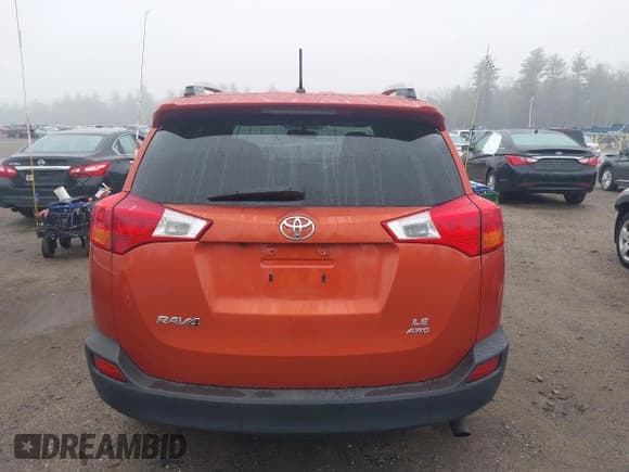 ✅ 2015 Toyota RAV4 LE • VIN: 2T3BFREV9FW402295 • Lot: 42167730. Listed on IAAI with 112,398 mi. Free auction sales archive from the USA and detailed vehicle history report at DreamBid. Image 17.