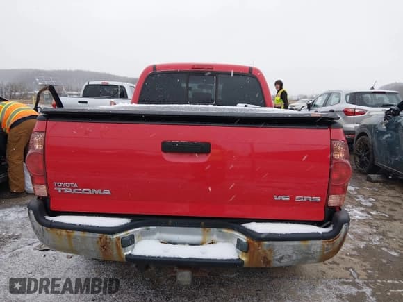 ✅ 2007 Toyota Tacoma • VIN: 5TEMU52N67Z325063 • Lot: 43927726. Listed on IAAI with 198,712 mi. Free auction sales archive from the USA and detailed vehicle history report at DreamBid. Image 16.