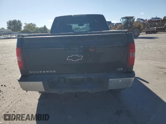 ✅ 2011 Chevrolet Silverado 1500 LTZ • VIN: 3GCPKTE33BG373819 • Lot: 86156505. Wystawiony na Copart z przebiegiem 191 132 mil. Bezpłatny archiwum sprzedaży aukcyjnych z USA i szczegółowy raport historii pojazdu na DreamBid. Zdjęcie 6.