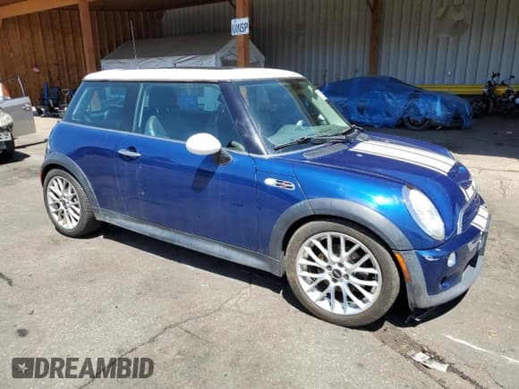 ✅ 2004 MINI Hardtop S • VIN: WMWRE33414TD80513 • Lot: 55528355. Listed on Copart with 142,455 mi. Free auction sales archive from the USA and detailed vehicle history report at DreamBid. Image 4.