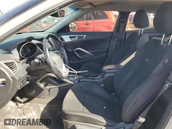 2017 Hyundai Veloster z VIN KMHTC6AD8HU305805, wystawiony jako Copart lot #39634893 z przebiegiem 109 899 mil mil oraz . Historia ofert i sprzedaży dostępna na DreamBid. Obrazek 7.