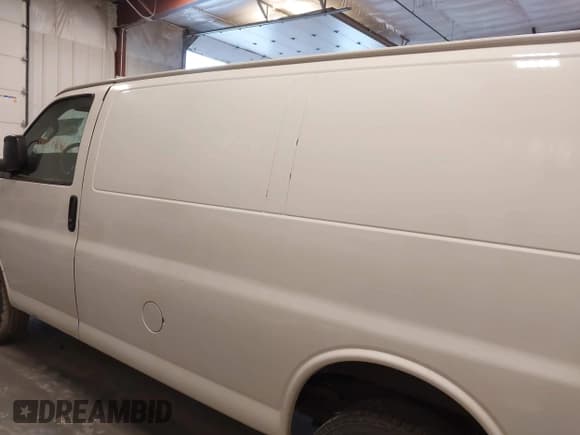 ✅ 2020 Chevrolet Express Cargo • VIN: 1GCZGGFG2L1269258 • Lot: 42290784. Listed on IAAI with 175,462 mi. Free auction sales archive from the USA and detailed vehicle history report at DreamBid. Image 15.