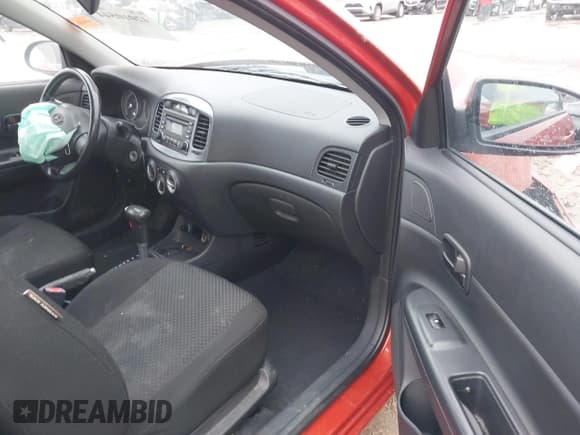 ✅ 2008 Hyundai Accent SE • VIN: KMHCN36C58U070319 • Лот: 42010544. Опубликован ранее на IAAI с пробегом 118 487 миль. Бесплатный доступ к архиву аукционных продаж из США и подробный отчёт об истории автомобиля на DreamBid. Изображение 5.