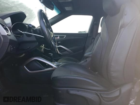 ✅ 2016 Hyundai Veloster • VIN: KMHTC6AD7GU263996 • Lot: 89185805. Wystawiony na Copart z przebiegiem 85 828 mil. Bezpłatny archiwum sprzedaży aukcyjnych z USA i szczegółowy raport historii pojazdu na DreamBid. Zdjęcie 7.