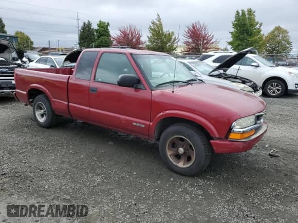 2002 Chevrolet S-10 LS with VIN 1GCCS19W428134924, listed as a Copart auction lot 72391124 with 105,611 mi miles and Salvage title. Bid and sale history available at DreamBid. Image 4.