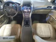 ✅ 2013 Lincoln MKZ • VIN: 3LN6L2G90DR828388 • Lot: 84038295. Wystawiony na Copart z przebiegiem 146 928 mil. Bezpłatny archiwum sprzedaży aukcyjnych z USA i szczegółowy raport historii pojazdu na DreamBid. Zdjęcie 8.