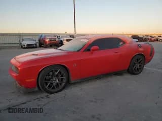 ✅ 2017 Dodge Challenger T/A 392 • VIN: 2C3CDZFJ5HH517800 • Lot: 38282153. Wystawiony na Copart z przebiegiem 64 178 mil. Bezpłatny archiwum sprzedaży aukcyjnych z USA i szczegółowy raport historii pojazdu na DreamBid. Zdjęcie 1.