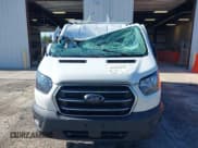 ✅ 2020 Ford Transit Cargo • VIN: 1FTBR1Y8XLKA84383 • Lot: 41519121. Wystawiony na IAAI z przebiegiem 61 410 mil. Bezpłatny archiwum sprzedaży aukcyjnych z USA i szczegółowy raport historii pojazdu na DreamBid. Zdjęcie 12.