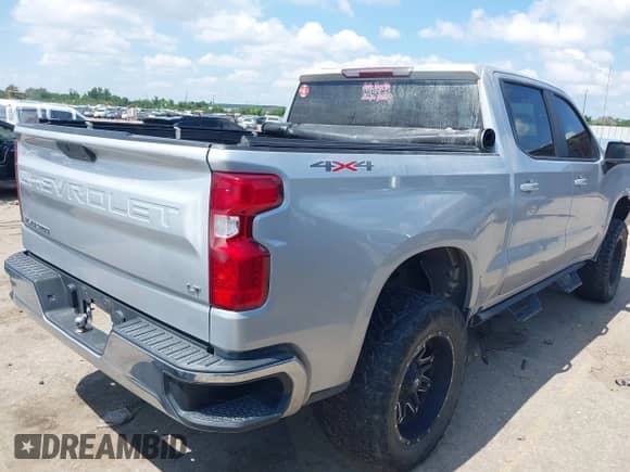 2020 Chevrolet Silverado 1500 LT z VIN 1GCUYDED0LZ171084, wystawiony jako IAAI lot #42228644 z przebiegiem 95 807 mil mil oraz . Historia ofert i sprzedaży dostępna na DreamBid. Obrazek 4.