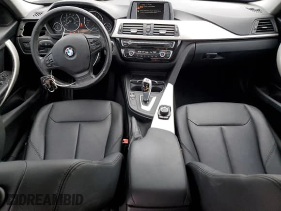 ✅ 2017 BMW 3 Series 320i • VIN: WBA8E1G5XHNU12806 • Lot: 80405355. Wystawiony na Copart z przebiegiem 120 773 mil. Bezpłatny archiwum sprzedaży aukcyjnych z USA i szczegółowy raport historii pojazdu na DreamBid. Zdjęcie 8.