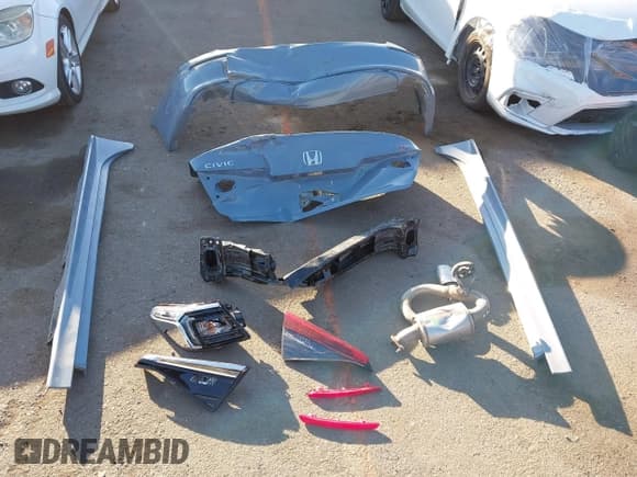 ✅ 2024 Honda Civic Si • VIN: 2HGFE1E56RH475961 • Lot: 43492261. Wystawiony na IAAI z przebiegiem 24 113 mil. Bezpłatny archiwum sprzedaży aukcyjnych z USA i szczegółowy raport historii pojazdu na DreamBid. Zdjęcie 12.