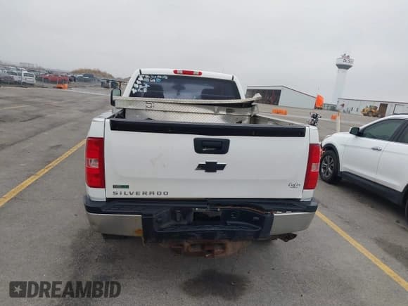✅ 2008 Chevrolet Silverado 2500HD 1LT • VIN: 1GCHK29K38E182871 • Lot: 42067577. Wystawiony na IAAI z przebiegiem 262 626 mil. Bezpłatny archiwum sprzedaży aukcyjnych z USA i szczegółowy raport historii pojazdu na DreamBid. Zdjęcie 16.