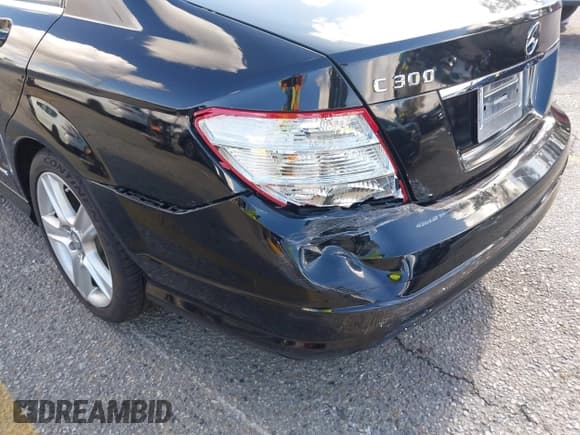 ✅ 2011 Mercedes-Benz C 300 Sport • VIN: WDDGF5EB8BR177257 • Лот: 43715901. Опубликован ранее на IAAI с пробегом 59 231 миль. Бесплатный доступ к архиву аукционных продаж из США и подробный отчёт об истории автомобиля на DreamBid. Изображение 6.