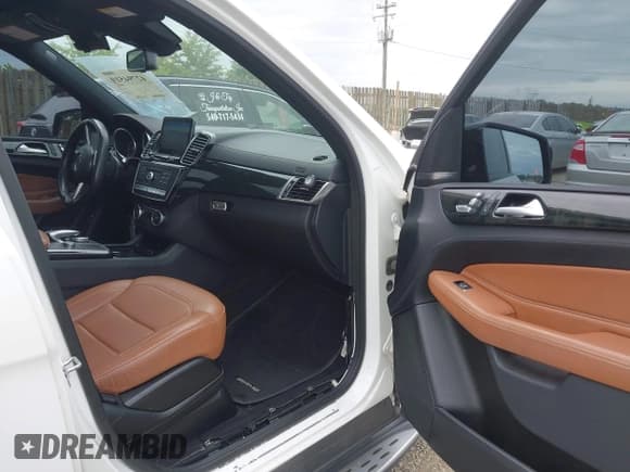 ✅ 2017 Mercedes-Benz GLE 43 AMG • VIN: 4JGDA6EB5HA904844 • Лот: 42794519. Опубликован ранее на IAAI с пробегом 124 840 миль. Бесплатный доступ к архиву аукционных продаж из США и подробный отчёт об истории автомобиля на DreamBid. Изображение 5.